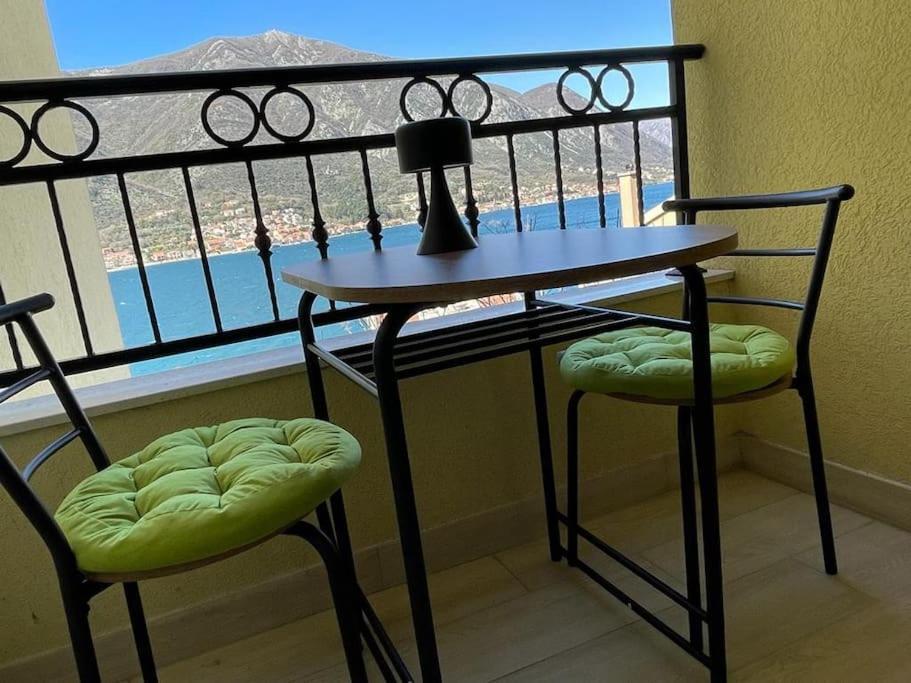 Modern Seaside Apartment With Balcony Tale Apartment Kotor Zewnętrze zdjęcie
