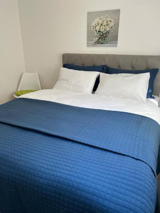 Modern Seaside Apartment With Balcony Tale Apartment Kotor Zewnętrze zdjęcie
