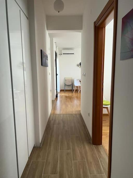 Modern Seaside Apartment With Balcony Tale Apartment Kotor Zewnętrze zdjęcie