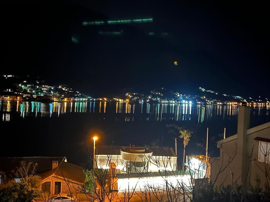 Modern Seaside Apartment With Balcony Tale Apartment Kotor Zewnętrze zdjęcie