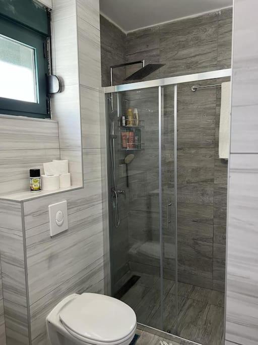 Modern Seaside Apartment With Balcony Tale Apartment Kotor Zewnętrze zdjęcie