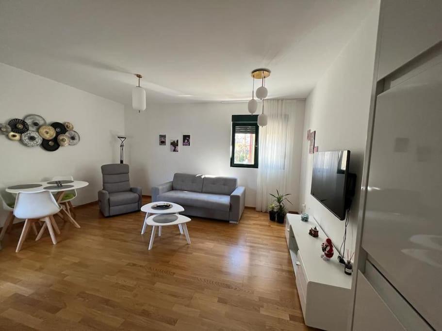 Modern Seaside Apartment With Balcony Tale Apartment Kotor Zewnętrze zdjęcie