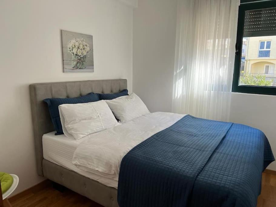 Modern Seaside Apartment With Balcony Tale Apartment Kotor Zewnętrze zdjęcie