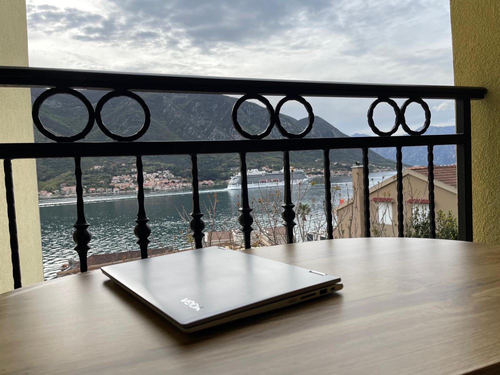 Modern Seaside Apartment With Balcony Tale Apartment Kotor Zewnętrze zdjęcie
